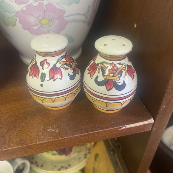 Salt and Pepper Shakers multi color - Picture 3 of 4